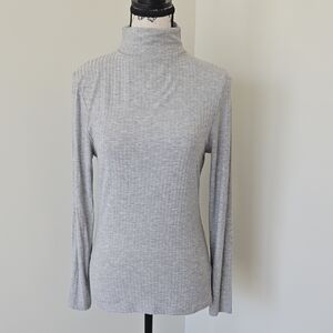 Christian Siriano Light Gray Knit Top